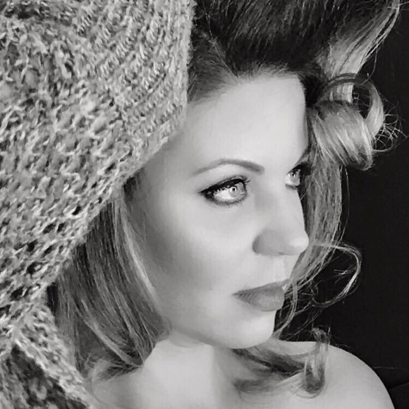 Meet your Posher, Molly - Picture 2 of 2